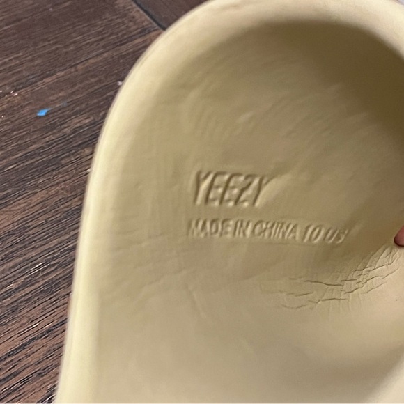 Adidas Yeezy Slides Mens size 10 main image 8